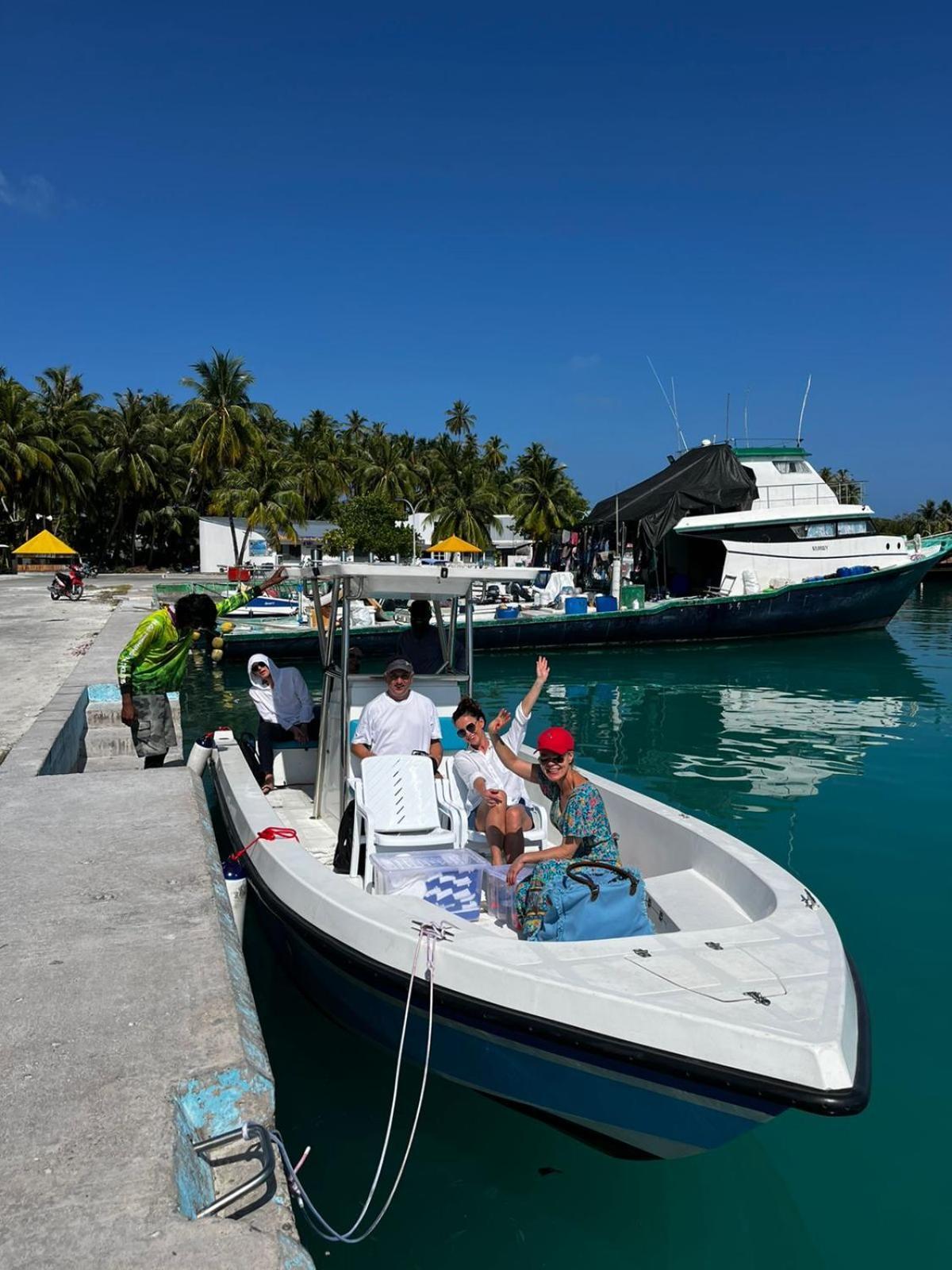 บลูเวฟ เกสต์เฮาส์ มัลดีฟส์ Kudahuvadhoo ภายนอก รูปภาพ